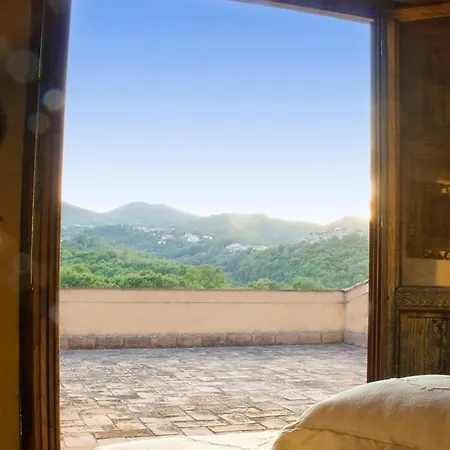 La Corte Di Maria Tatil Evi Piccilli